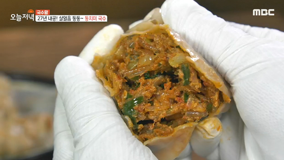 동치미국수와 환상 조합! 매콤 얼얼한 '매운 김치만두' 클립 이미지