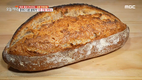 장발장도 반한 맛! '캄파뉴' & 겉바속촉 디저트 '카늘레' 클립 이미지