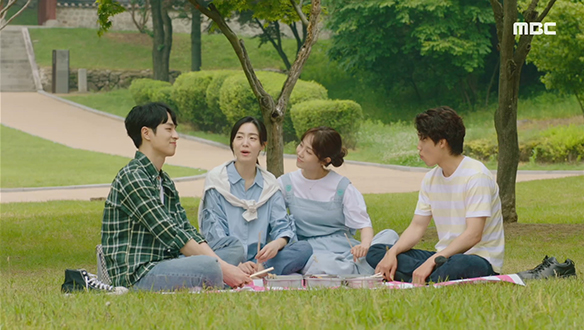 "나도 이 동네로 돌아올 거야. 박정훈"…나이가 들어도 우정을 지켜나갈 영신(정우연)과 친구들 클립 이미지