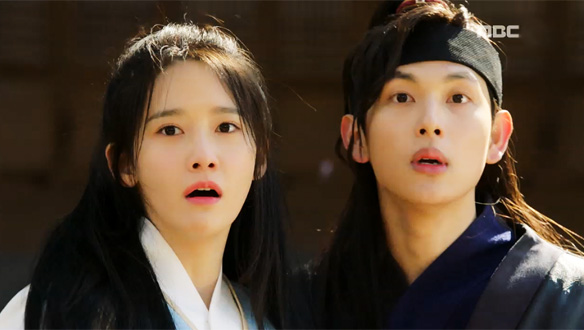 "그렇게 이기고 싶냐?!"…원(임시완)·소화(임윤아), 티격태격 격구 시합 중 결국 사고 치다! 클립 이미지