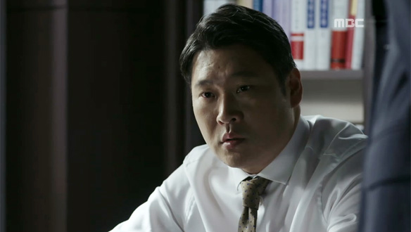 "누군가 탈주범에게 정보를 빼내주고 있어"…도한(김영광)의 함정에 빠진 승로(최무성) '궁지' 클립 이미지