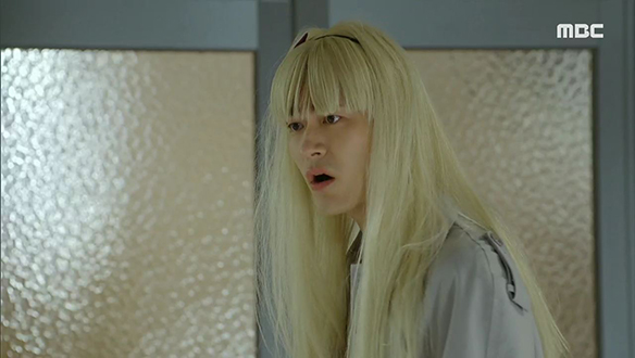 "너 이꼴이 뭐야!" …결국 집으로 잡혀온 재민(차서원) 클립 이미지