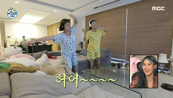 사일런트 디스코의 탈을 쓴 박나래X화사의 무소음 재롱잔치♪ 클립 이미지