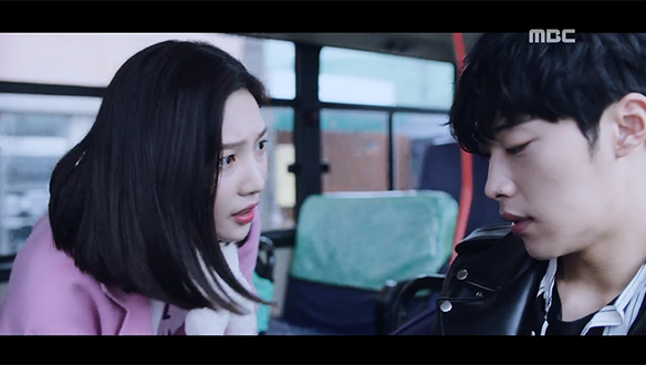 "그거 좋은 생각이 아니에요"…태희(박수영)·시현(우도환), 운명적 첫 만남 클립 이미지
