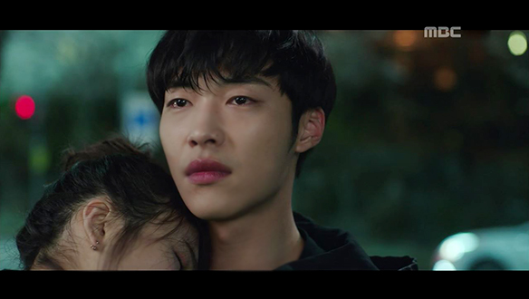 "가지마.. 가지 말라구"…애처롭게 시현(우도환)을 붙잡는 태희(박수영) 클립 이미지