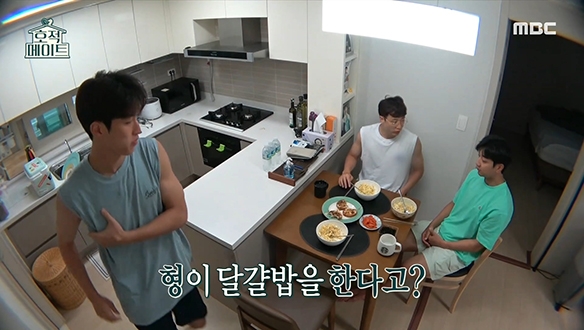 허훈이 태어나서 처음 먹어보는 형이 차린 달걀밥 클립 이미지