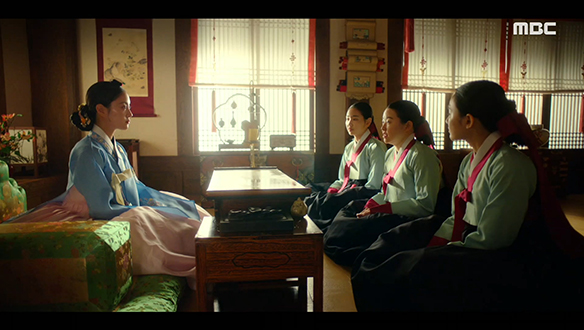 "마마님이라고 불러야 하나?"…승은상궁이 된 덕임(이세영)을 찾아온 동료 궁녀들 클립 이미지