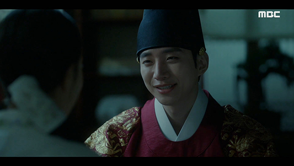 "소식을 듣고 정말 기뻤다"…자신을 기다리느라 섭섭해했을 덕임(이세영)을 달래주는 이산(이준호) 클립 이미지