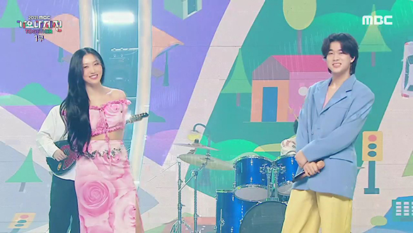 이무진 X 화사 - 신호등 클립 이미지