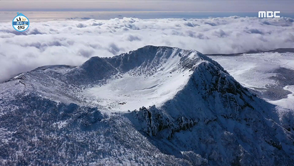 고된 산행에 지쳐 가던 전현무, 고생 끝에 백록담 보다! 클립 이미지