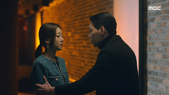 "내가 널 그렇게 만든 거야"…재경(오승아)에게 사건의 전말을 고백하는 수철(강윤) 클립 이미지