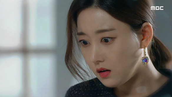 선화(엄현경)와 해란(지수원)의 유전자 검사 결과를 보고 충격을 받은 재경(오승아) 클립 이미지