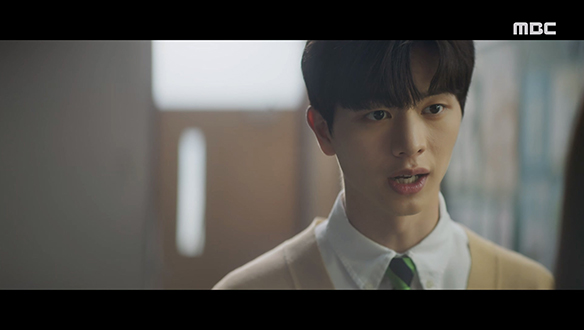 "내가 알면 안 되는 사람이야?"…장난 문자 보낸 범인으로 주희(정채연)를 의심하는 승천(육성재)