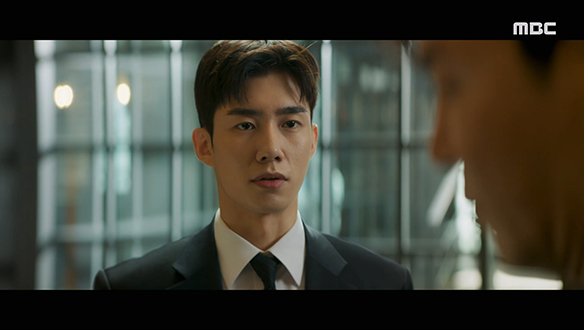 "잠시 친구를 만나러 다녀왔습니다"…현도(최원영)의 의미심장한 물음에 거짓으로 답하는 문기(손우현) 클립 이미지