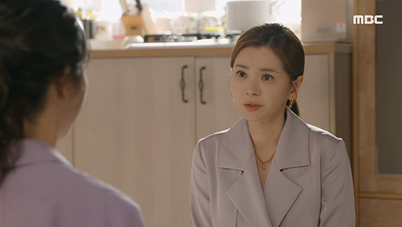 "결혼식장에 갔었어"…유경(장서희)은 상심해있는 혜수(김규선)를 만나 위로하는데...