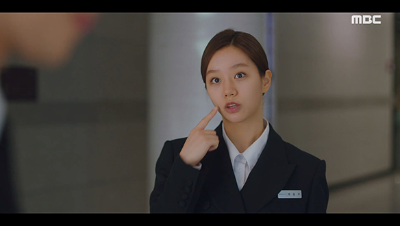 "상주 대행인데 이렇게까지 한다고?"…동주(이혜리)는 퇴근하는 김 집사(이준영)를 붙잡는데...