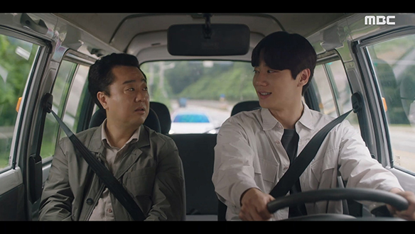 "근데 일당백이 뭐예요?"…김 집사(이준영)의 차를 얻어타게 된 달식(박수영)