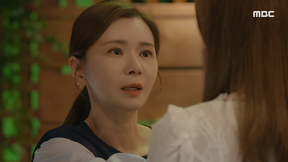 "행복을 바라는 게 그게 왜 죄야"…간신히 마음 추스른 세영(한지완)을 보듬어 주는 유경(장서희) 클립 이미지