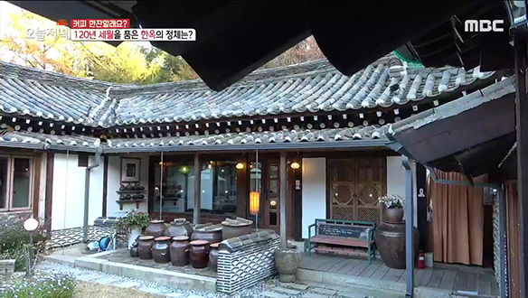 120년 세월이 담긴 한옥 두 채를 연결한 카페!  클립 이미지