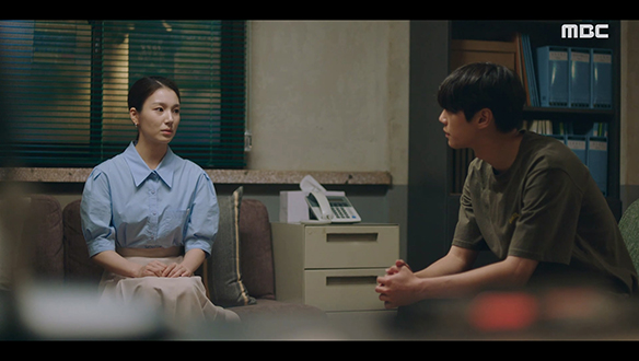 "아직 너 때문이라고 생각해?"…여전히 슬픔에서 벗어나지 못한 태희(이준영)가 걱정되는 청하(한동희)