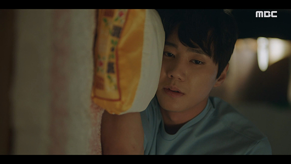 "얘기 안 할 거예요"…태희(이준영)는 동주(이혜리)에게 자신의 과거에 대해 차마 말을 꺼내지 못하는데...