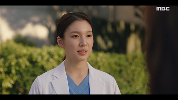 "사실 우리가 사정이 좀 있거든요"…우연히 마주친 동주(이혜리)에게 지난밤의 일을 사과하는 청하(한동희) 클립 이미지