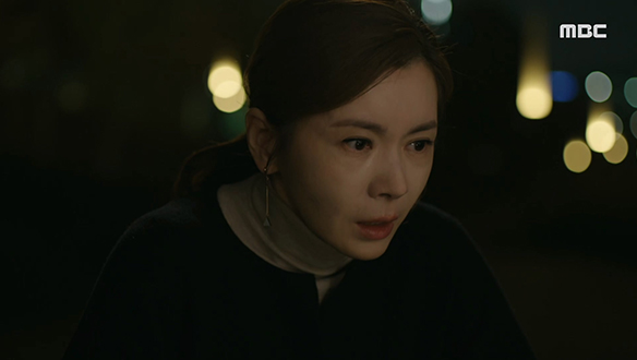 '우리 미소가 절대 그럴 리 없어'…고 실장(김시헌)이 전한 사고의 진실을 듣고 가슴 아파하는 유경(장서희) 클립 이미지