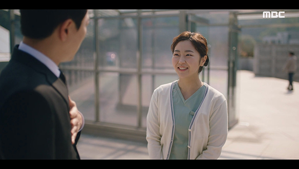 "제가 알아봐드릴까요?"…곤경에 처한 임 팀장(태인호)을 위해 발 벗고 나서는 소라(서혜원) 클립 이미지