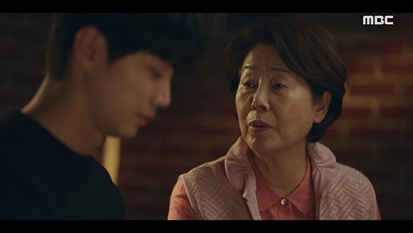 "의사 다시 해"…상심에 젖어있는 태희(이준영)를 설득하는 친할머니(선우용여) 클립 이미지