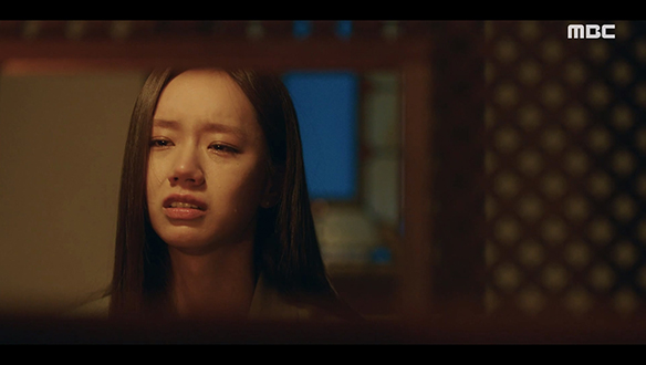 "축복이고 기적이 될 수 있을까요, 신부님?"…미카엘(오대환)에게 속내 털어놓는 동주(이혜리)