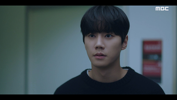 뜻밖의 장소에서 마주친 태희(이준영)와 해안(송덕호)