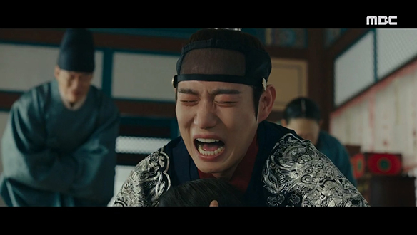 "빈궁 왜 여기서 이러고 있소"…이헌(김영대)은 세자빈 안씨(김민주)를 허망하게 떠나보내고 마는데...