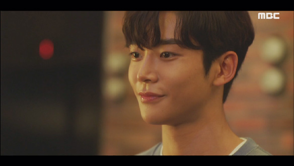 "찾았다"…단오(김혜윤)과 하루(로운)의 영화관 데이트! 클립 이미지