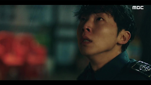 "살려주세요" 준호(김하언)의 외침을 무시하고 도망간 진범 서해안(송덕호) 클립 이미지