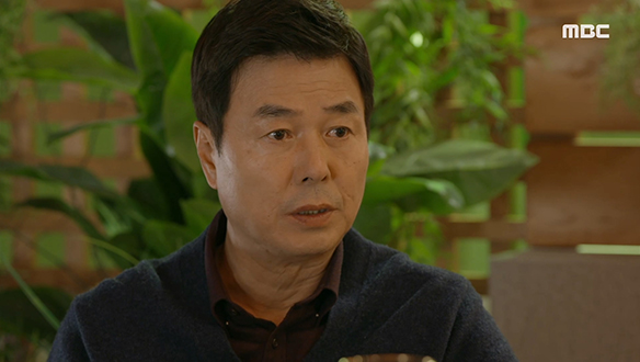 "내가 검찰총장이었어. 그런 일 있을 수 없어"…유경(장서희)의 의심을 잠재우는 범석(선우재덕) 클립 이미지