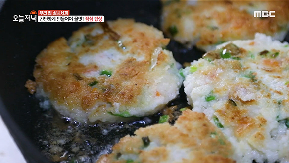 간단하면서도 맛있는 배추 농장 가족의 밥상! '쫄데기 김치찌개' & '비지전' 클립 이미지