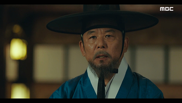 "이것은 진품이 아닙니다"…유품함에 있던 대례복이 진품이 아님을 증언하는 침선장 김찬만(김기천) 클립 이미지