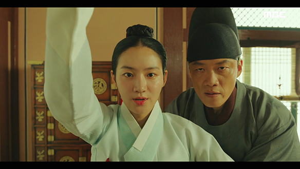 "이 줄을 잡고 있다가 딱 놓으면 풍덩하겠지요"…결정적인 증거를 찾아낸 소랑(박주현)과 신원(김우석) 클립 이미지