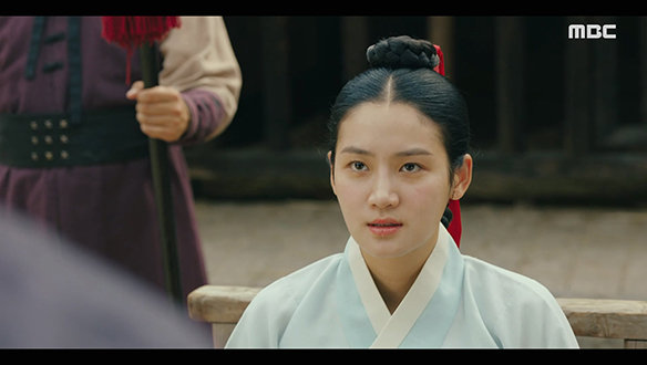 "네 정체가 무엇이냐?"…신분을 속여 궐에 들어온 소랑(박주현)을 추궁하는 김의준(이두석) 클립 이미지