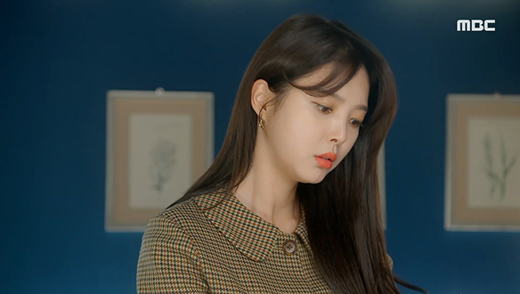 "이게 뭐야?"…선화(엄현경)는 우연히 쓰레기통에 버려진 유전자 검사 결과지를 보게 되는데... 클립 이미지