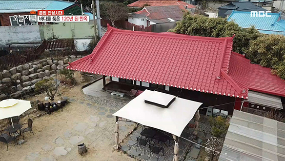 동갑내기 부부의 바닷가 별장! 단아한 멋이 살아있는 '120년 된 한옥' 클립 이미지