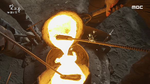 쇳물과 불의 합작품! 탕반의 민족을 만든 '가마솥' 클립 이미지