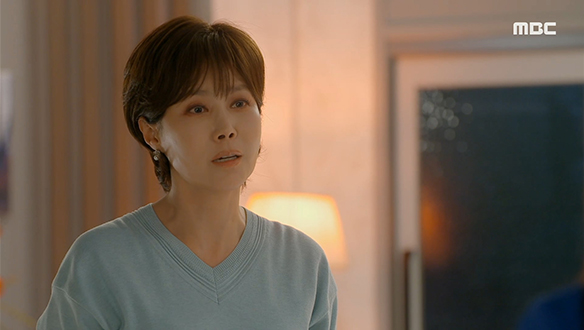 "너 우리랑 남남이잖아"…집안을 쑥대밭으로 만든 재경(오승아)을 내쫓으려 하는 해란(지수원)