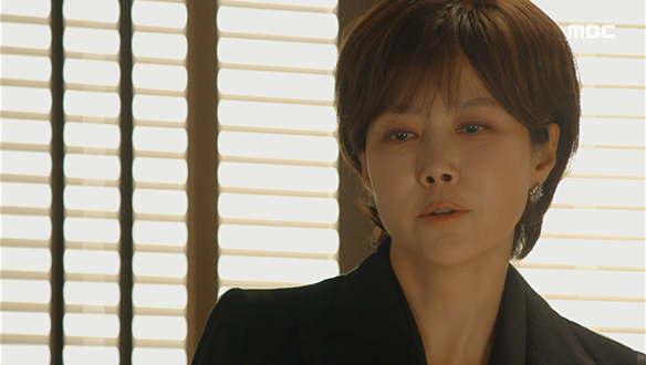 "당신 건 필요 없어"…혼수상태인 윤회장(정성모)을 보며 굳게 다짐하는 해란(지수원)