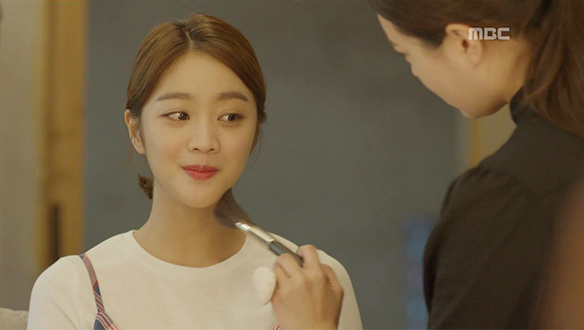 "정말 너무 이쁘다"…정효(조보아), 서프라이즈에 설렘 반, 걱정 반 클립 이미지