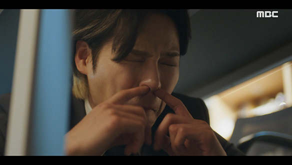 "버려야 우리가 살아"…팀장실에 숨어든 륭구(윤지온)에게 닥친 위기?! 클립 이미지