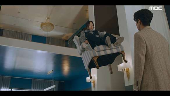 "뭐야, 이거 왜 이래?"…차웅(박해진)의 영업 비밀을 몸소 체험하는 슬해(진기주)