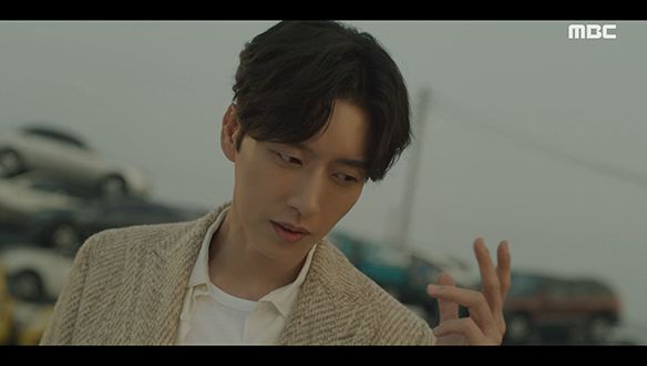 "지금부터, 쇼타임!"…해외로 도망치려 하는 범인을 응징하는 차웅(박해진)과 귀신들