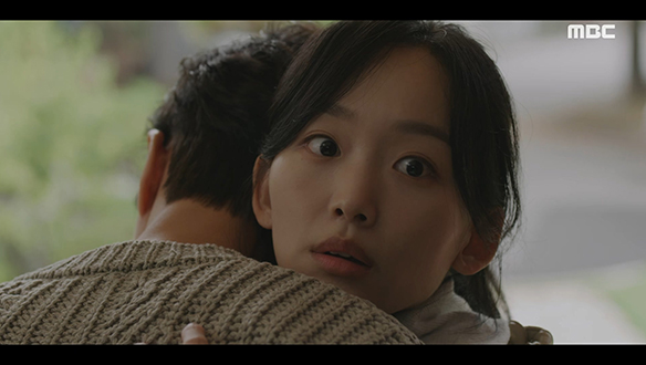 "당신, 내 눈앞에 나타나지 말라고..."…집으로 찾아온 슬해(진기주)한테 기대듯 쓰러지는 차웅(박해진)