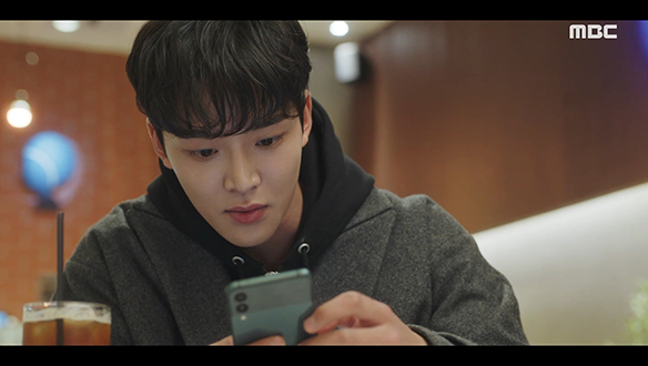 "딱 걸렸어, 너는 내가 꼭 잡는다"…준웅(로운)은 직접 자살 브로커를 찾아 나서는데... 클립 이미지